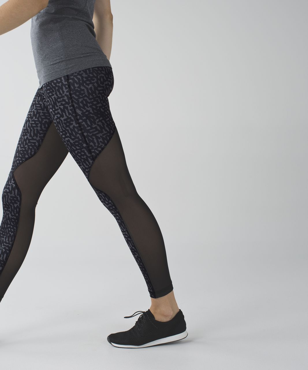 Size 4 Lululemon RUN FULL TILT Ruched, Ruffle, Reflective TIGHTS / PANTS -  black