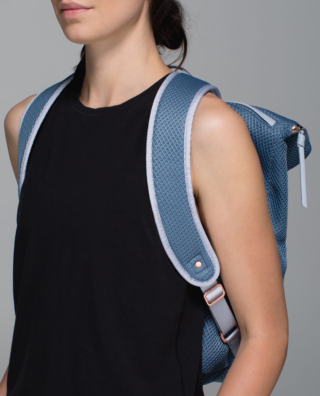 Lululemon Kickin' It Backpack *Mesh - Blue Denim / Silver Fox