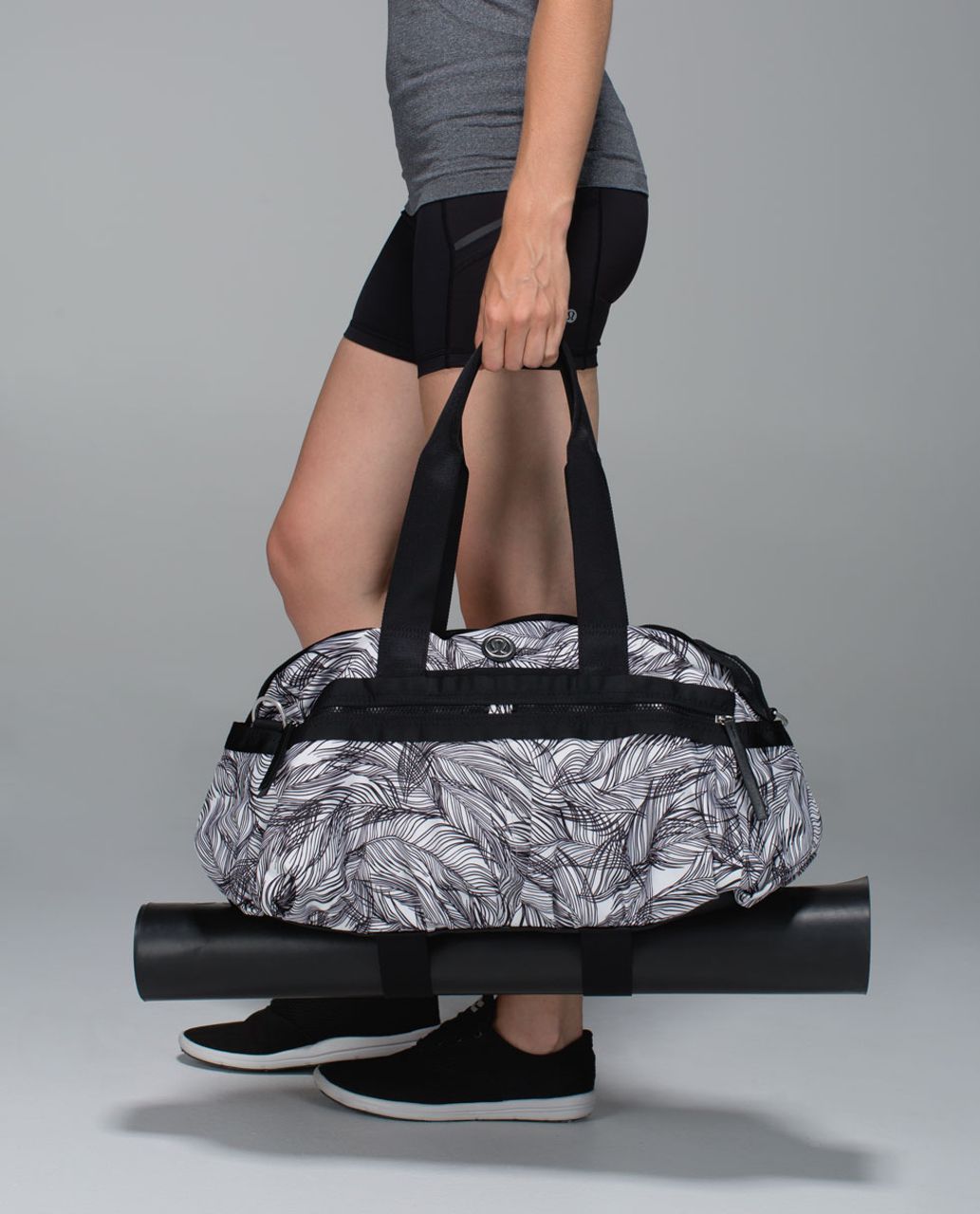 Lululemon Gym To Win Duffel - Sketchy Palms White Black / Black