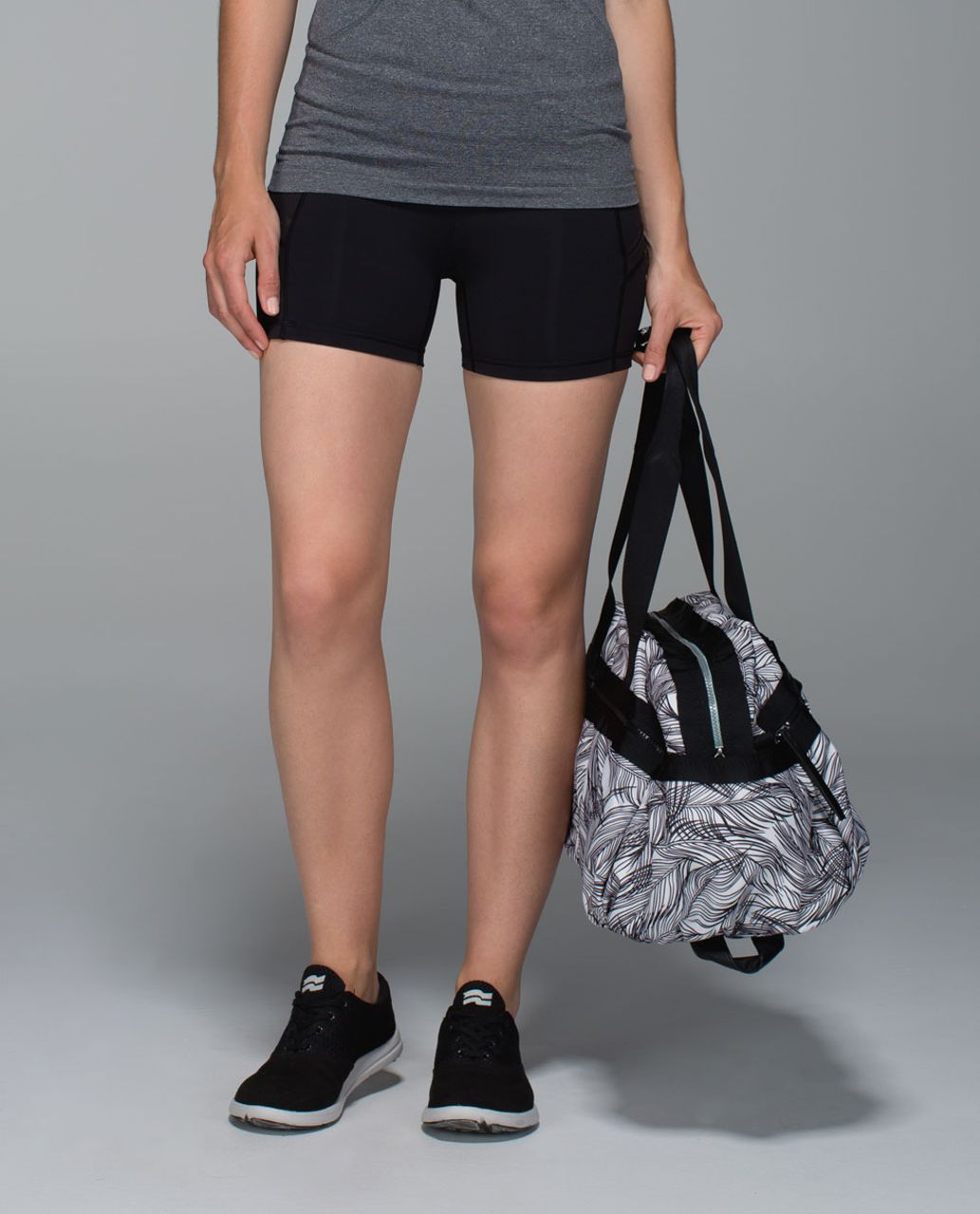 Lululemon Gym To Win Duffel - Sketchy Palms White Black / Black