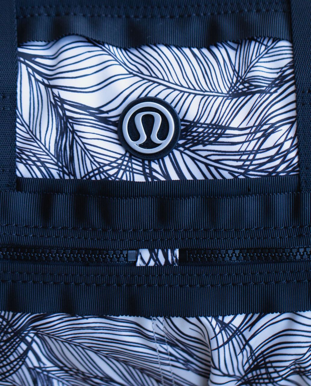 Lululemon Gym To Win Duffel - Sketchy Palms White Black / Black