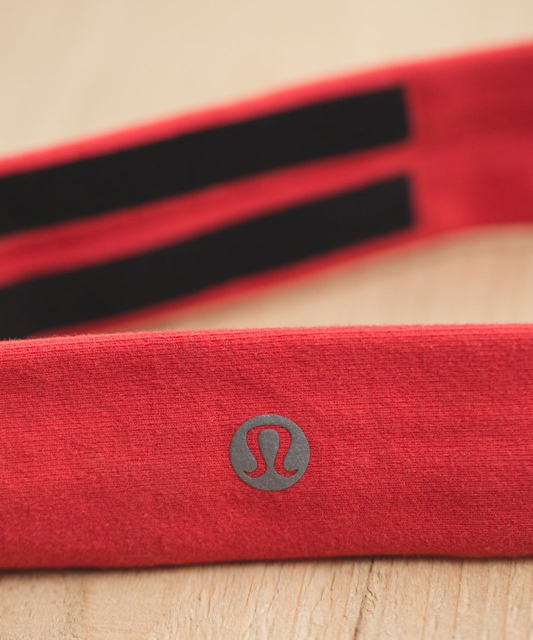 Lululemon Skinny Fly Away Tamer Headband - Alarming