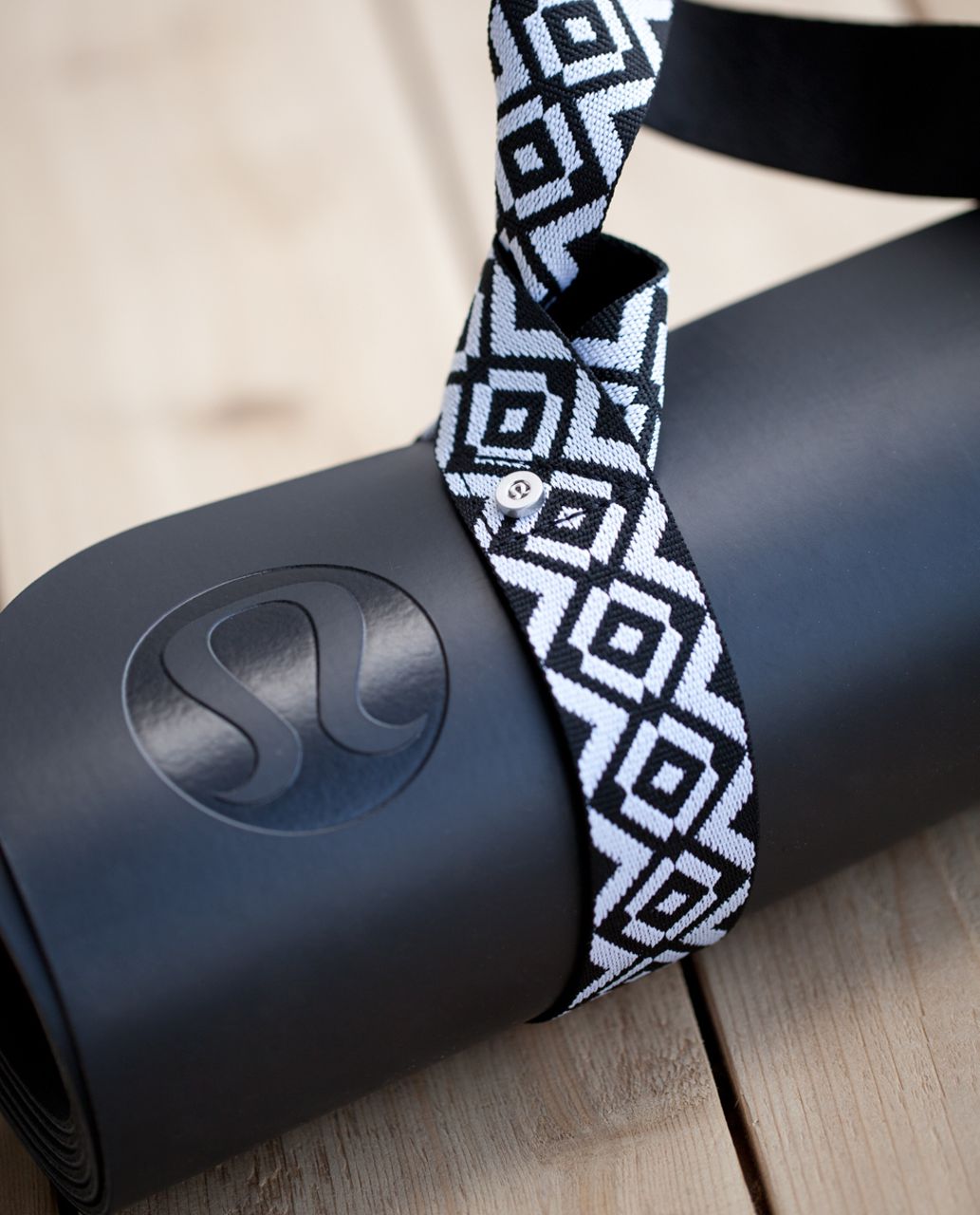 Lululemon Loop It Up Mat Strap - Black / White - lulu fanatics