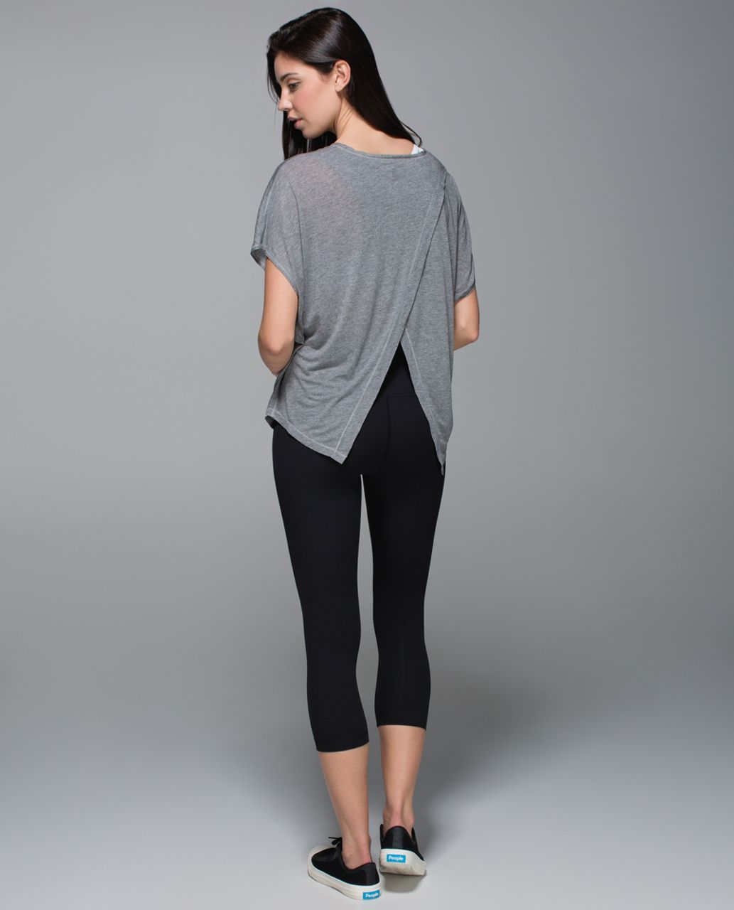 Lululemon Devout Short Sleeve Tee - Heathered Mod Medium Grey