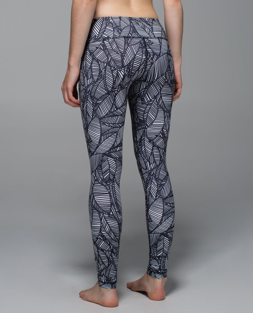 Lululemon Wonder Wunder Under Banana Leaf Print Yoga Pants Black White  Pattern 4