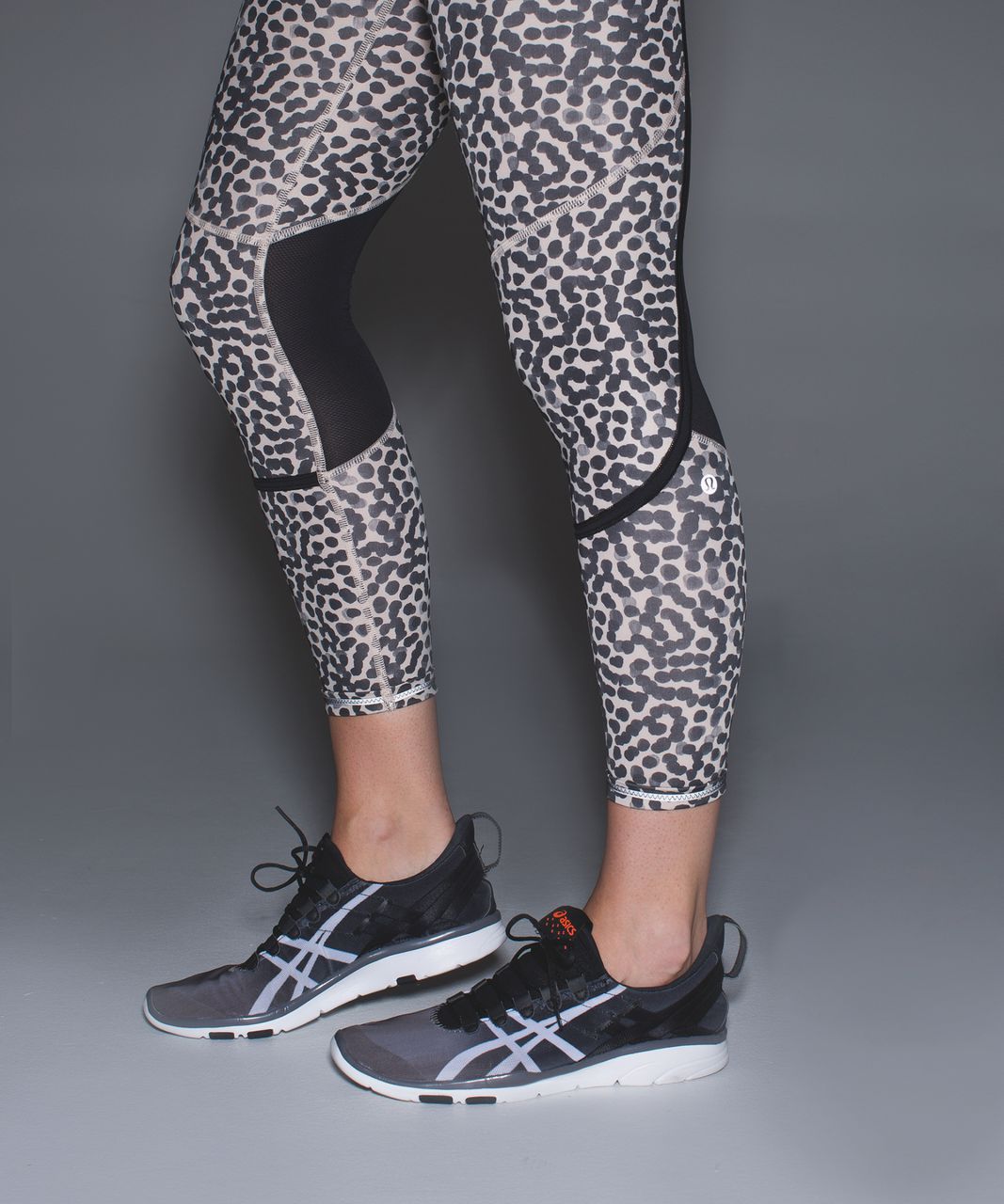 Lululemon Pedal To The Medal 7/8 Tight *Full-On Luxtreme - Ace Spot Grain Black / Black