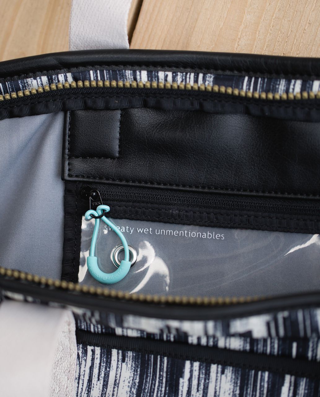 Lululemon Summer Lovin' Tote - Scratch Match Angel Wing Black / Black