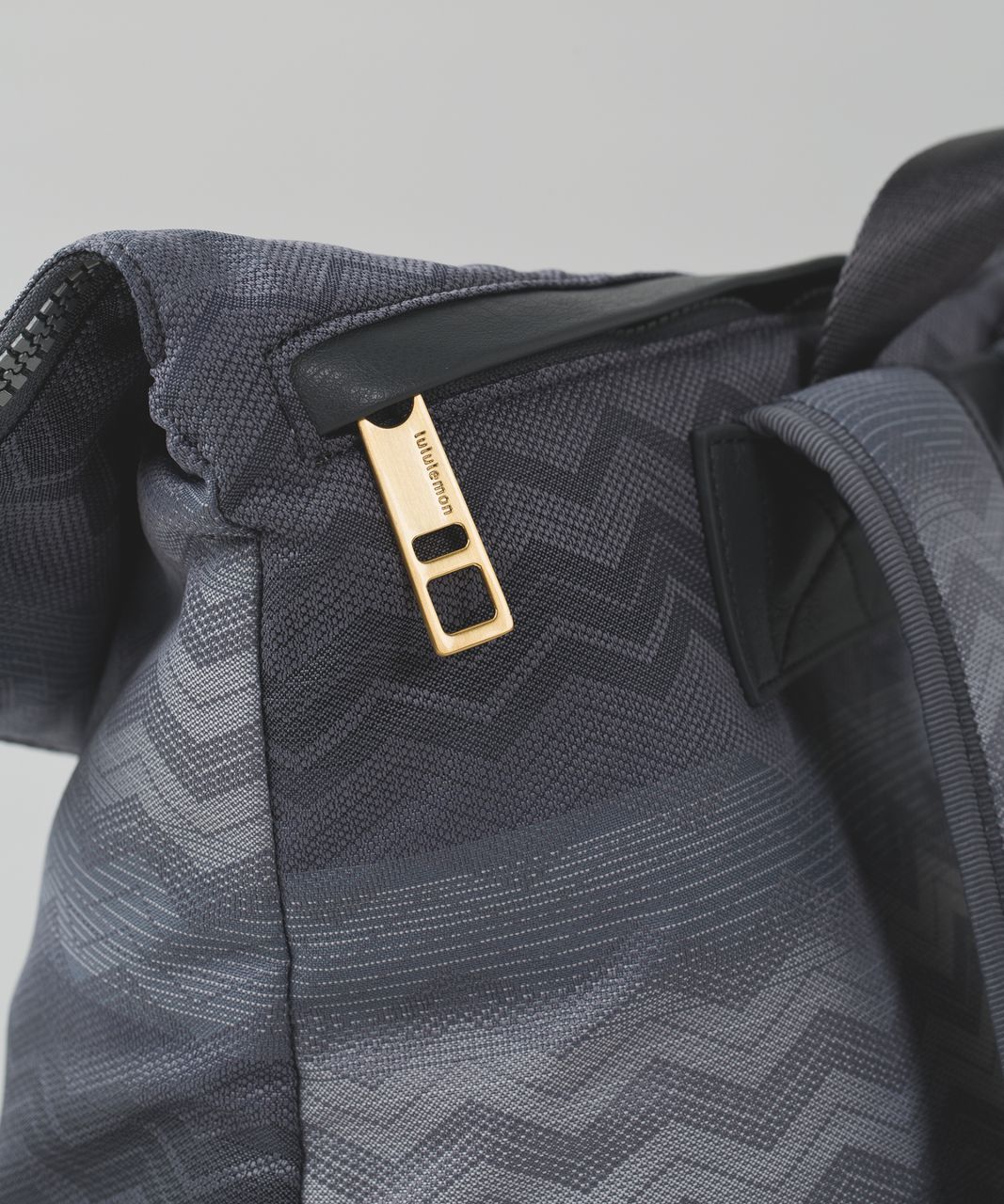 Lululemon Kickin' It Backpack *Print - Gradient Zig Zag Neutral Multi / Slate