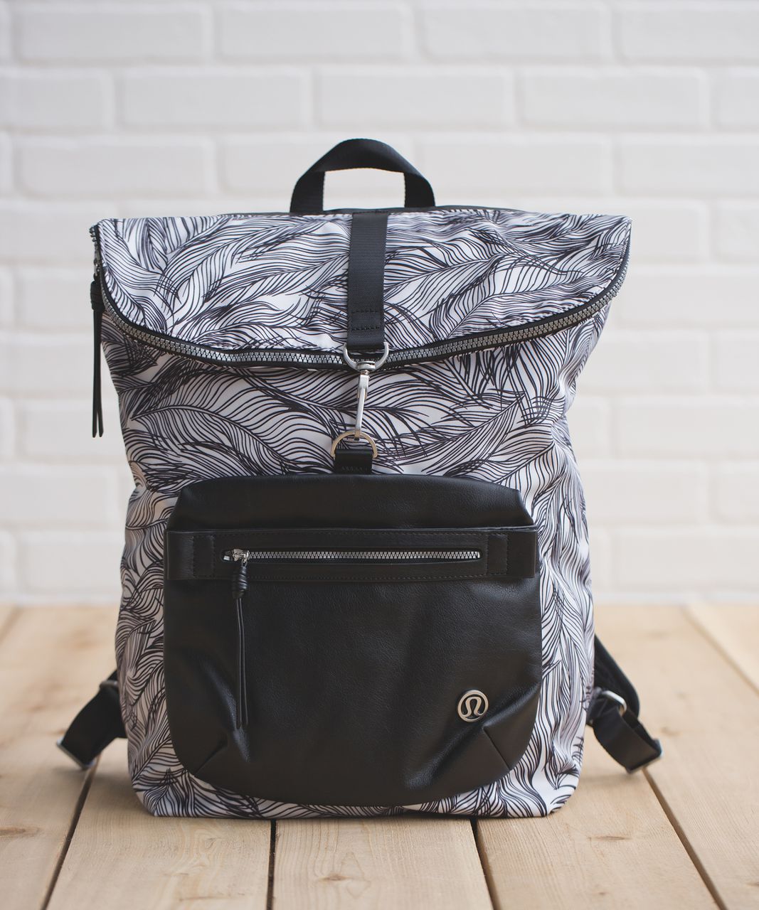 Lululemon Kickin' It Backpack *Print - Sketchy Palms White Black / Black