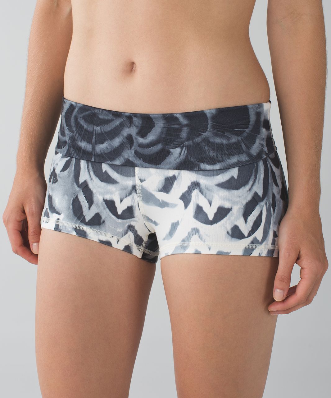 Lululemon Boogie Short (Roll Down) - Pretty Plume Angel Wing Black