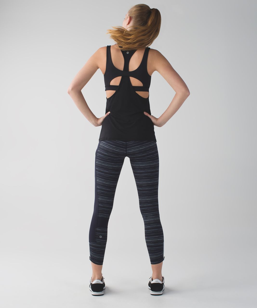 Lululemon Run The World 7/8 Tight - Cyber Stripe Naval Blue Black / Naval Blue