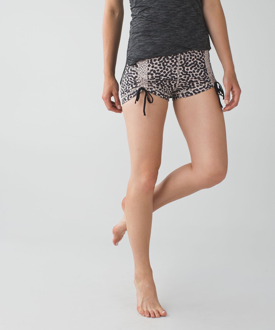 Lululemon Liberty Short - Ace Spot Grain Black / Dottie Dash Grain Black