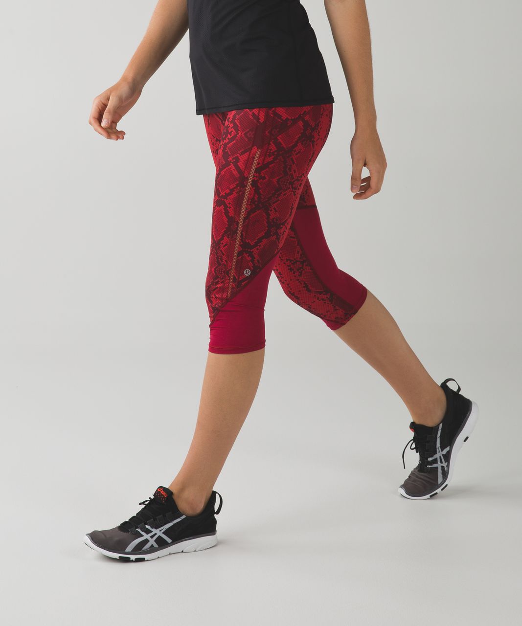 Lululemon Vent It Out Crop - Mini Ziggy Snake Red Tide Cranberry / Cranberry