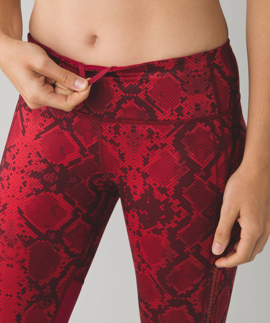 Lululemon Vent It Out Crop - Mini Ziggy Snake Red Tide Cranberry / Cranberry