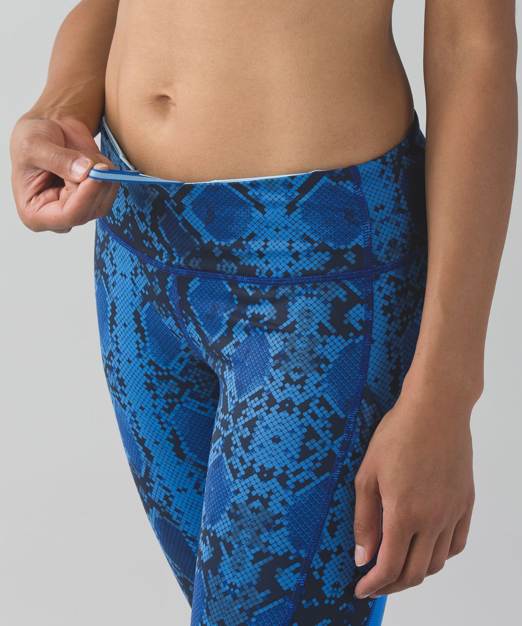 Lululemon Trail Blazer Crop *Full-On Luxtreme - Mini Ziggy Snake Pipe Dream Blue Sapphire Blue / Naval Blue