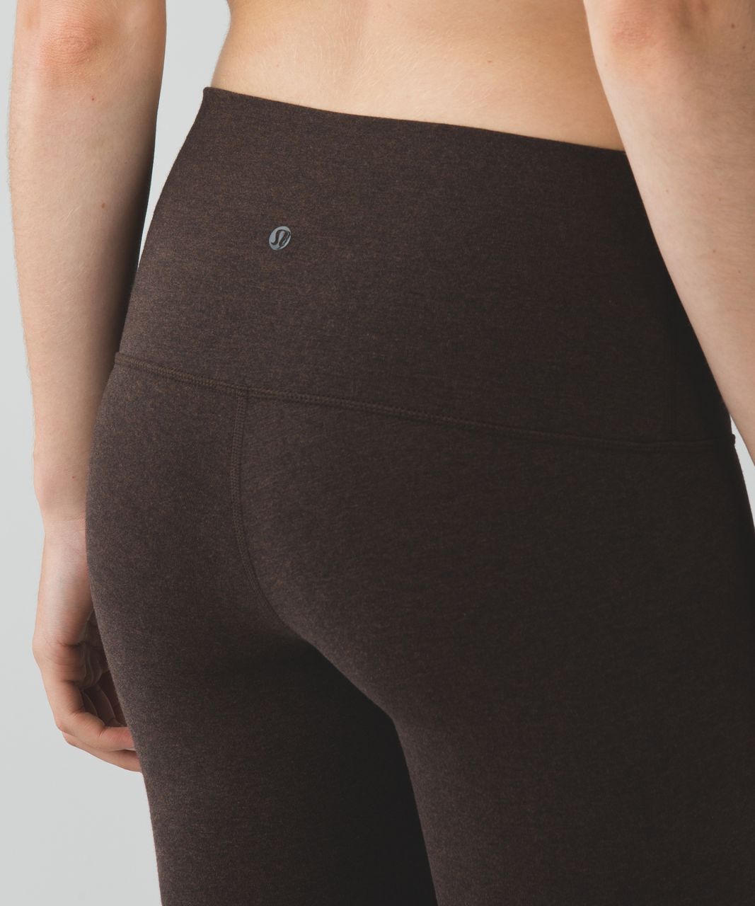 https://storage.googleapis.com/lulu-fanatics/product/22677/1280/lululemon-wunder-under-pant-hi-rise-cotton-heathered-espresso-11969-139901.jpg