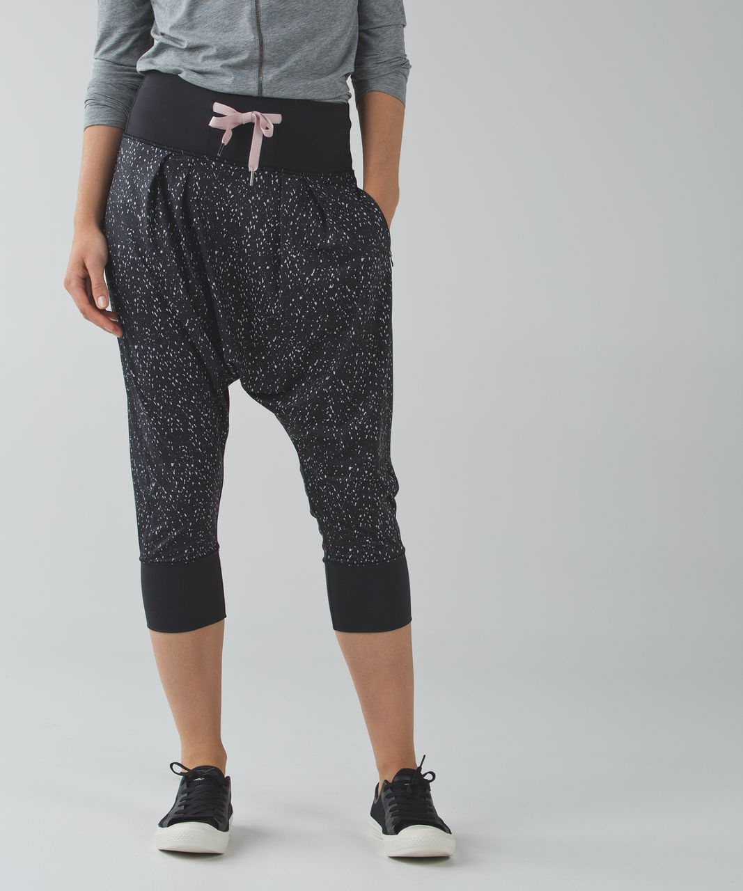 Lululemon Drop It Crop - Butterfly Texture Mink Berry Black / Black - lulu  fanatics