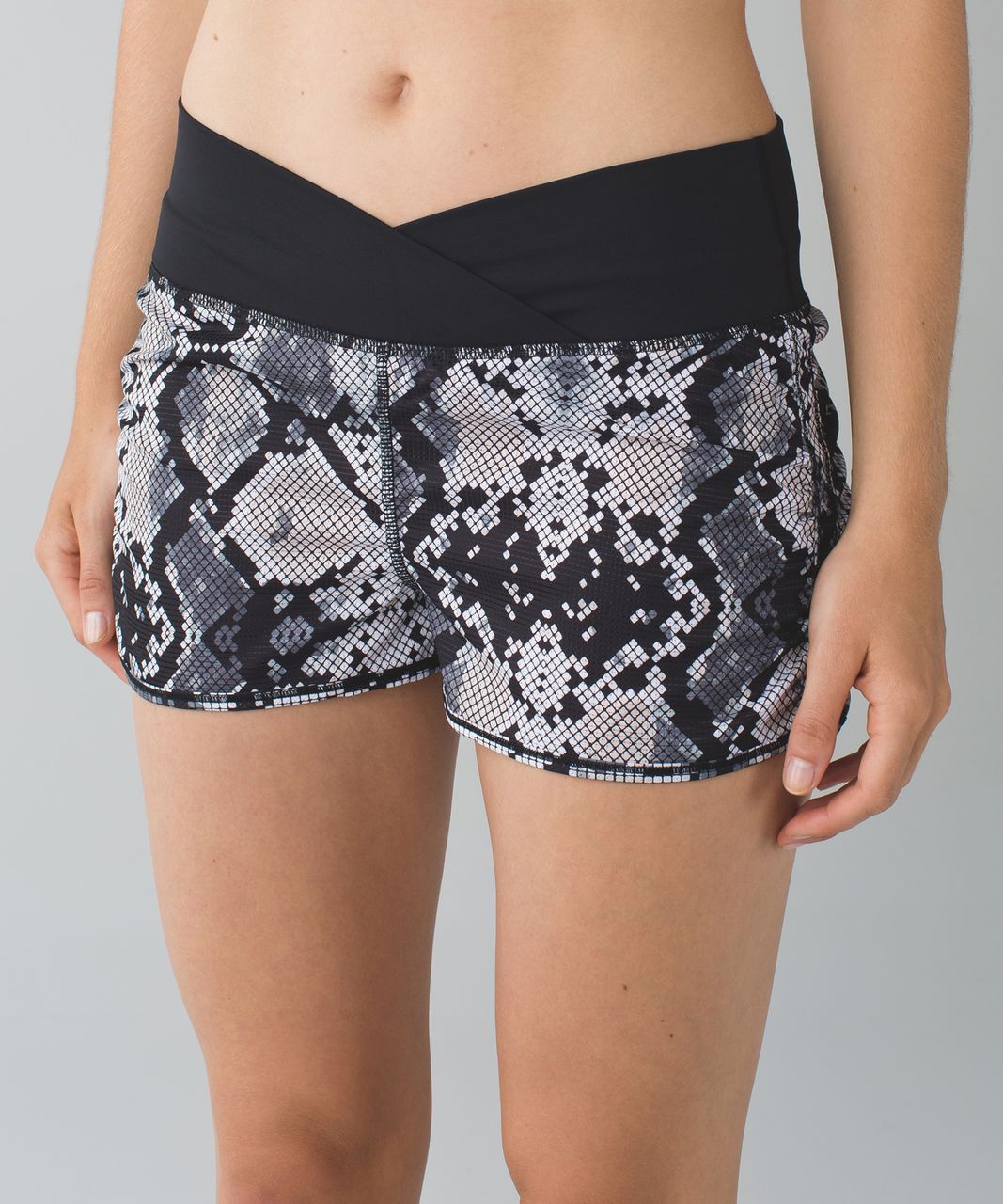 Lululemon Sunset Salutation Short - Ziggy Snake Butter Pink Black / Black