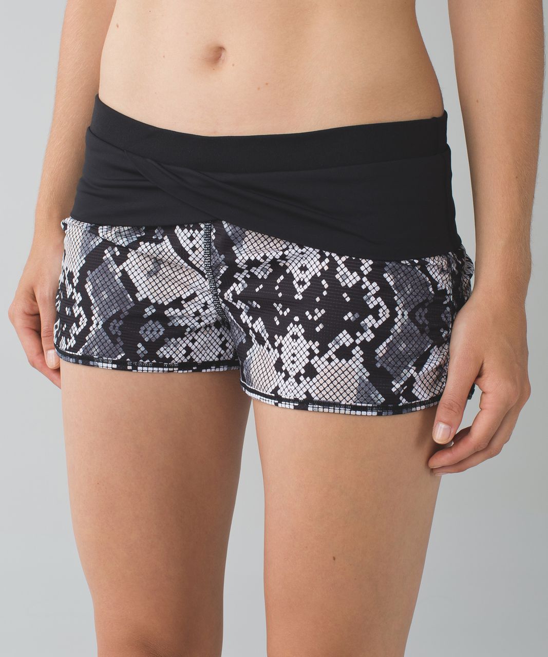 Lululemon Sunset Salutation Short - Ziggy Snake Butter Pink Black / Black