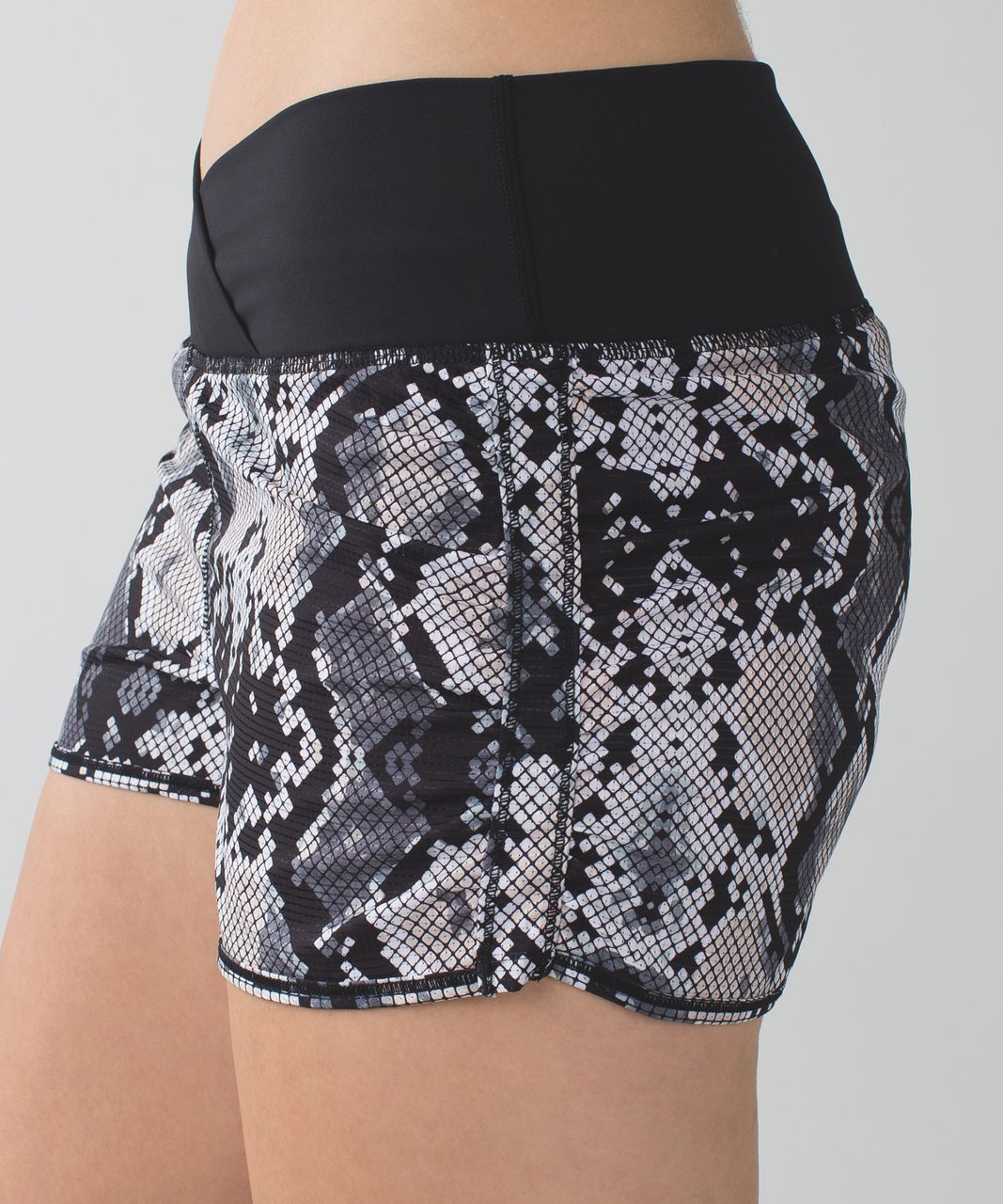 Lululemon Sunset Salutation Short - Ziggy Snake Butter Pink Black / Black