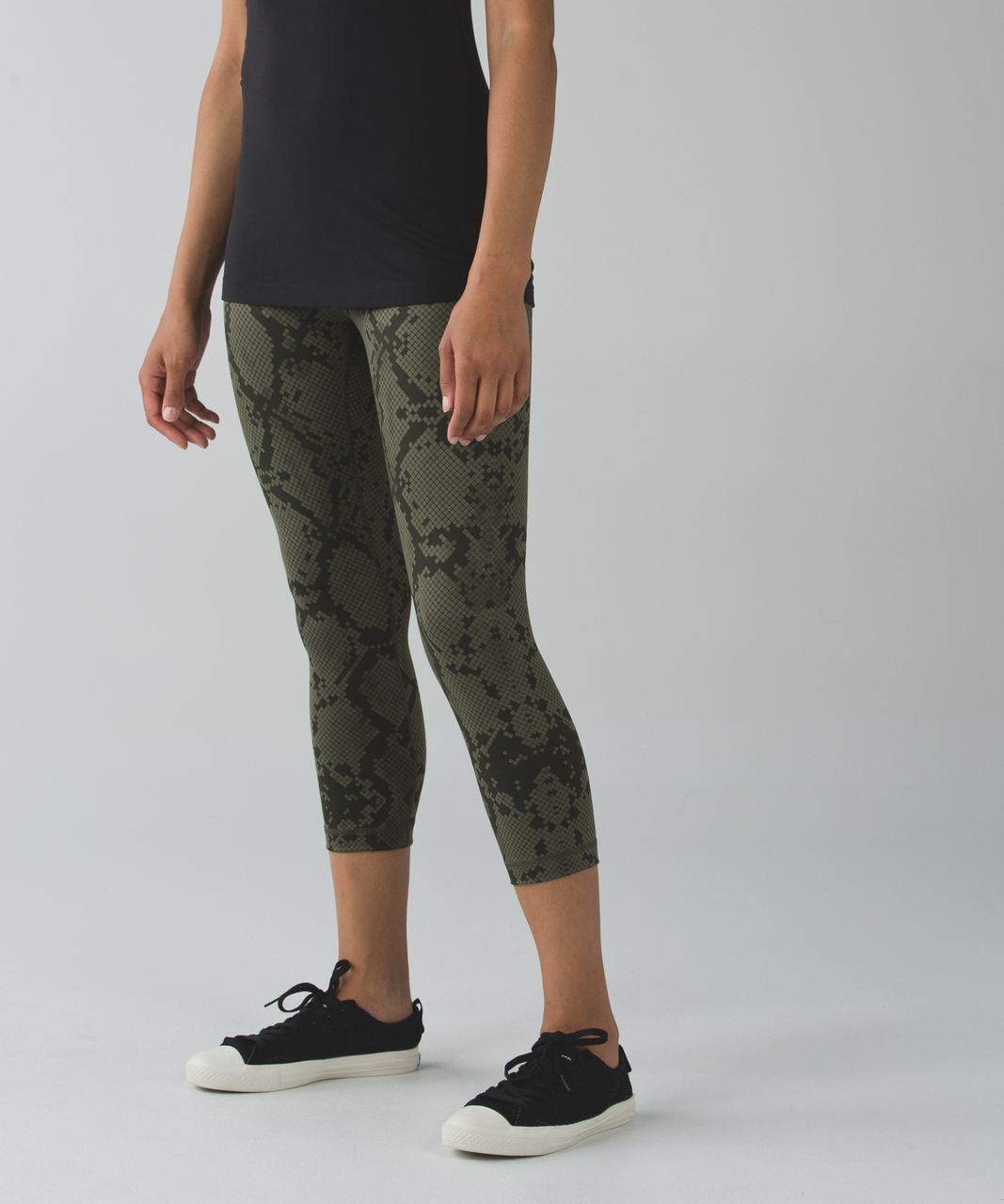 Lululemon Wunder Under Crop III Luon Legging Ziggy Snake Fatigue Gator  Green 4