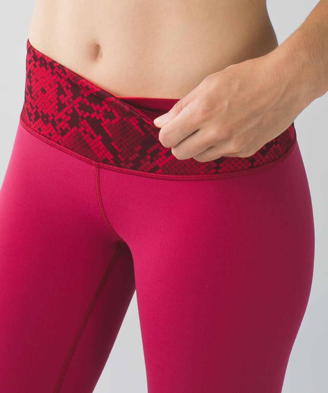 Lululemon Wunder Under Crop III *Reversible - Cranberry / Alarming