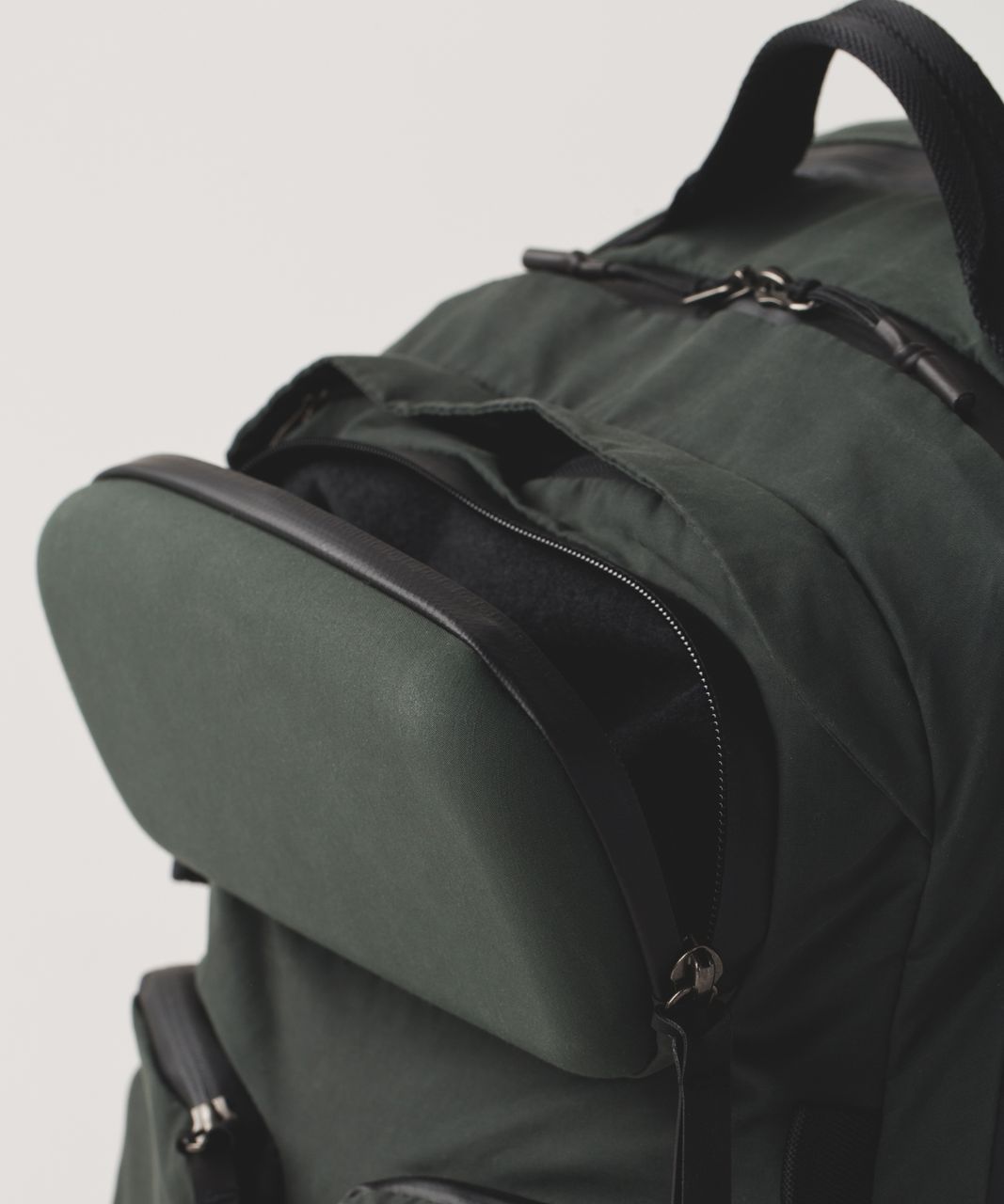 Lululemon Cruiser Backpack - Gator Green / Black