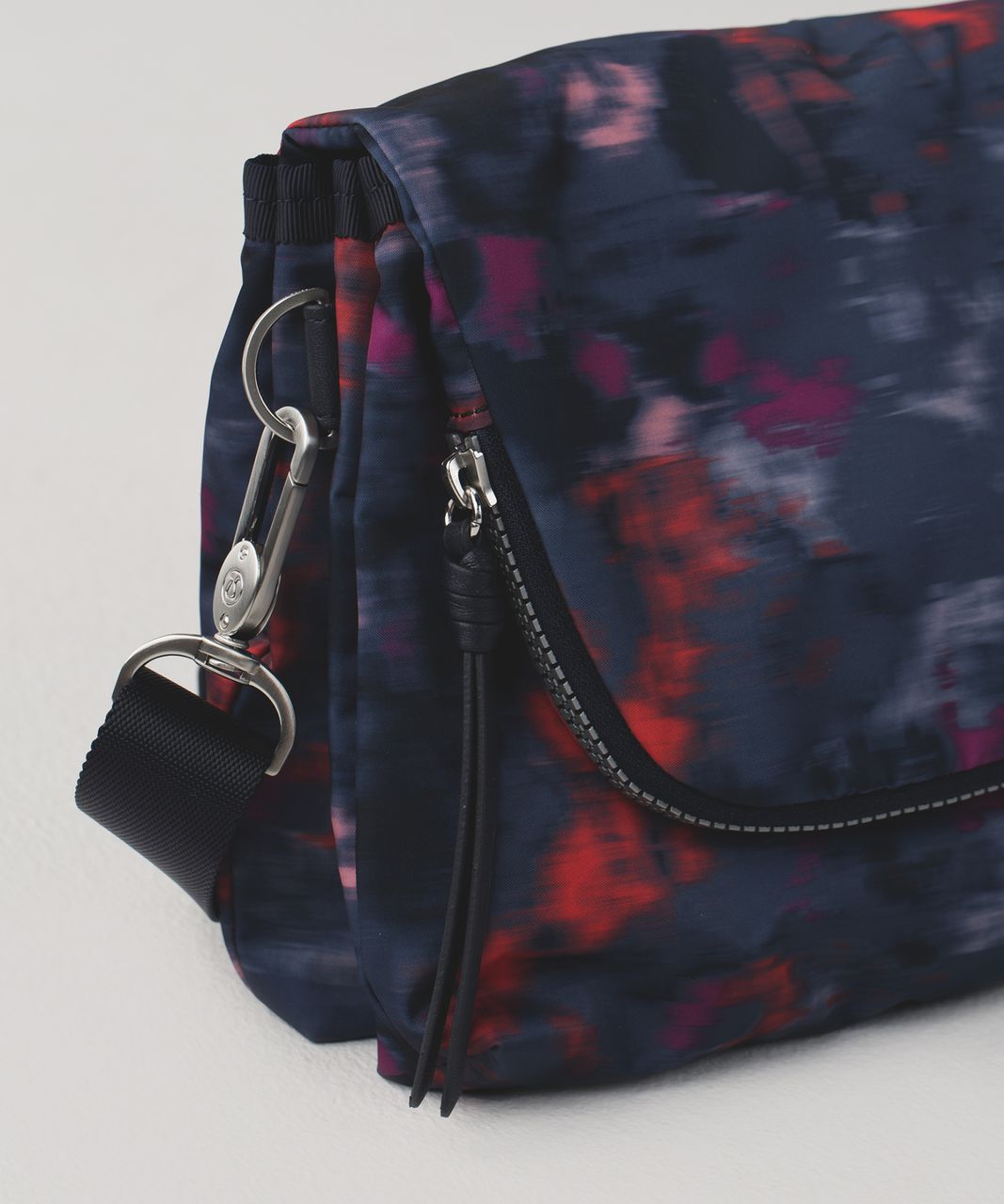 Lululemon Party Om Bag - Simple Blooms Regal Plum Multi / Naval Blue