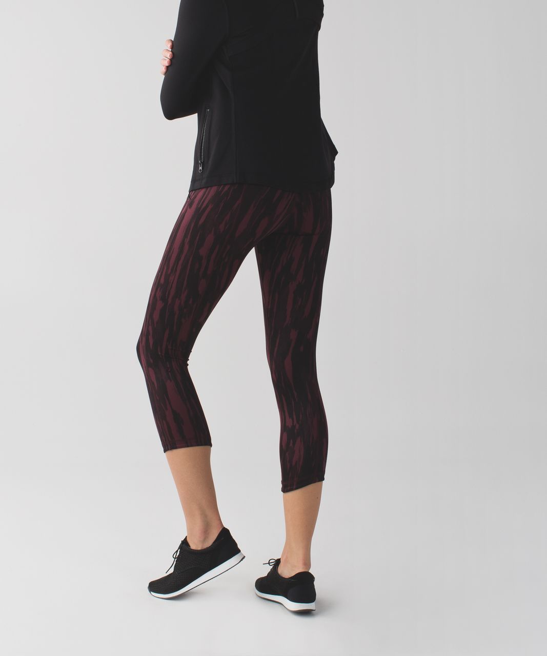 Lululemon Exquisite Crop - Painted Animal Bordeaux Drama Black / Bordeaux Drama