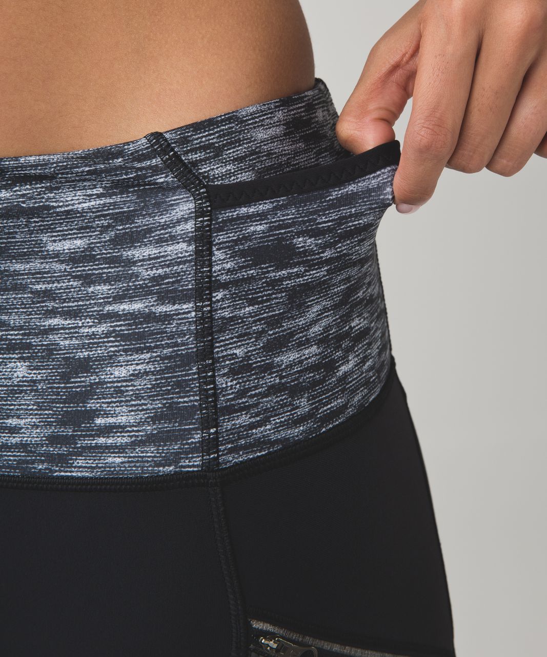 Lululemon Toasty Tech Tight II - Black / Dramatic Static White Black