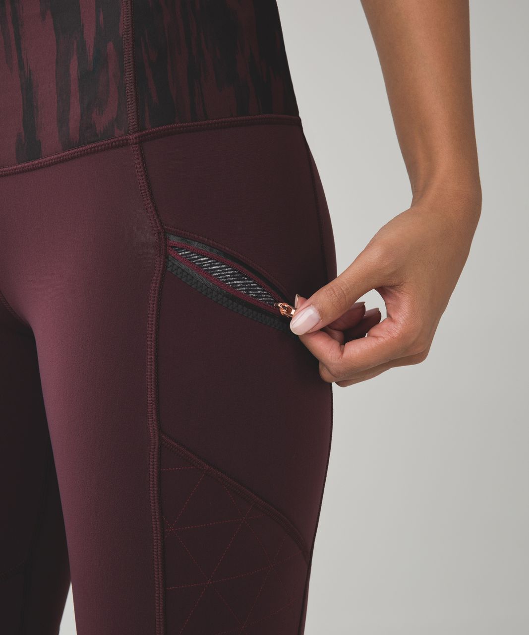 Lululemon Toasty Tech Tight II - Bordeaux Drama / Painted Animal Bordeaux Drama Black