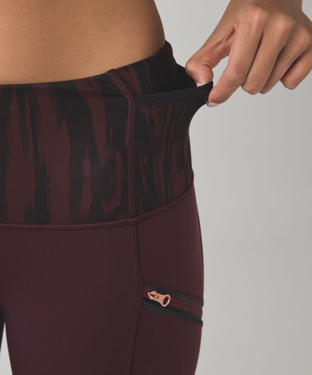 Lululemon Toasty Tech Tight II - Bordeaux Drama / Painted Animal Bordeaux Drama Black