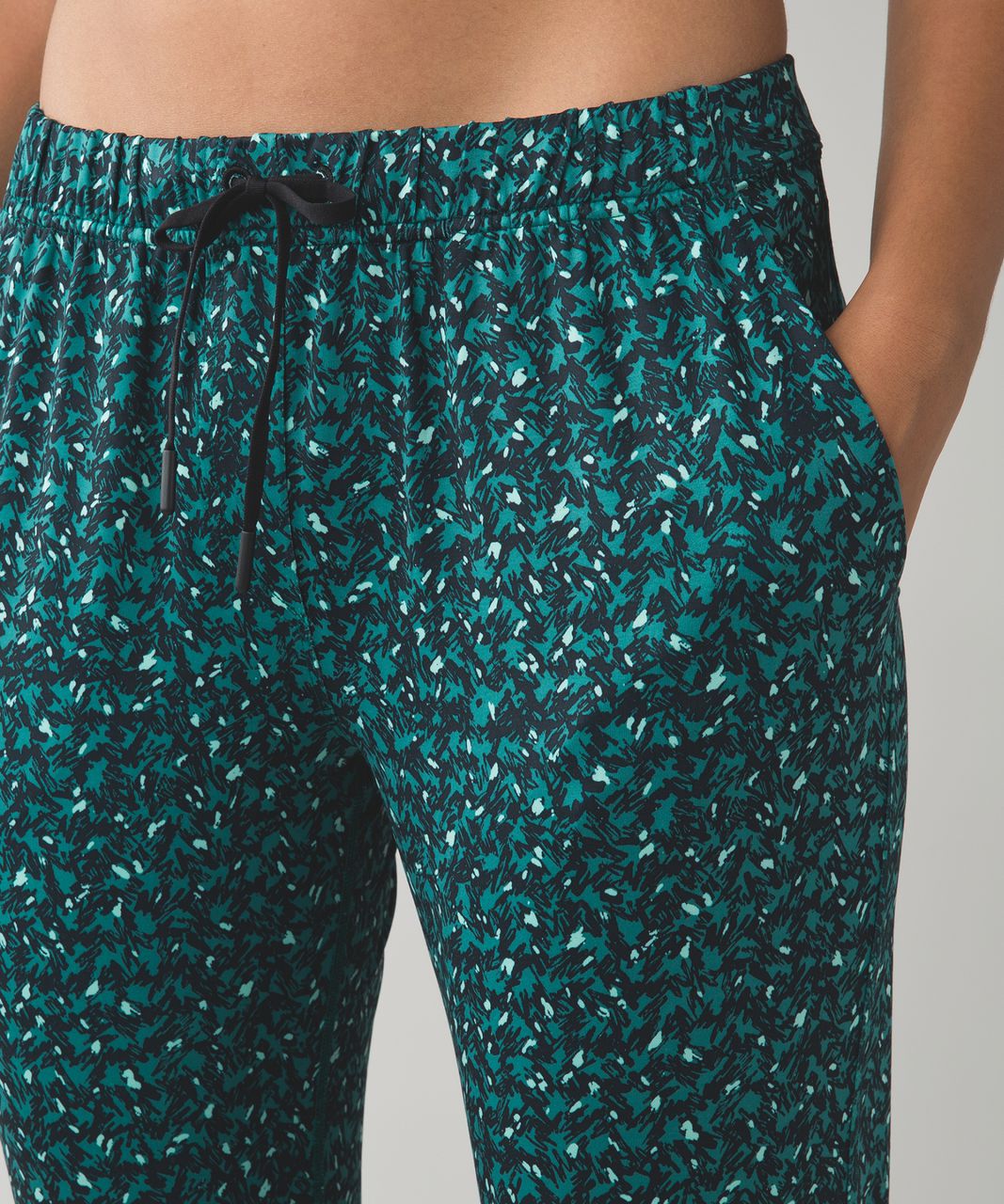 Lululemon Jet Crop (Slim) *Luxtreme - Mountain Peaks Black Forage Teal