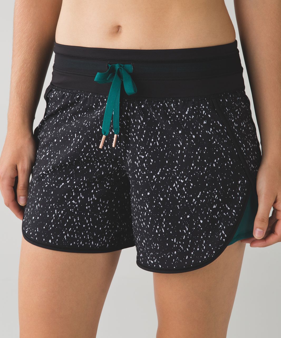 Lululemon Kanto Catch Me Short - Butterfly Texture Black White / Forage Teal