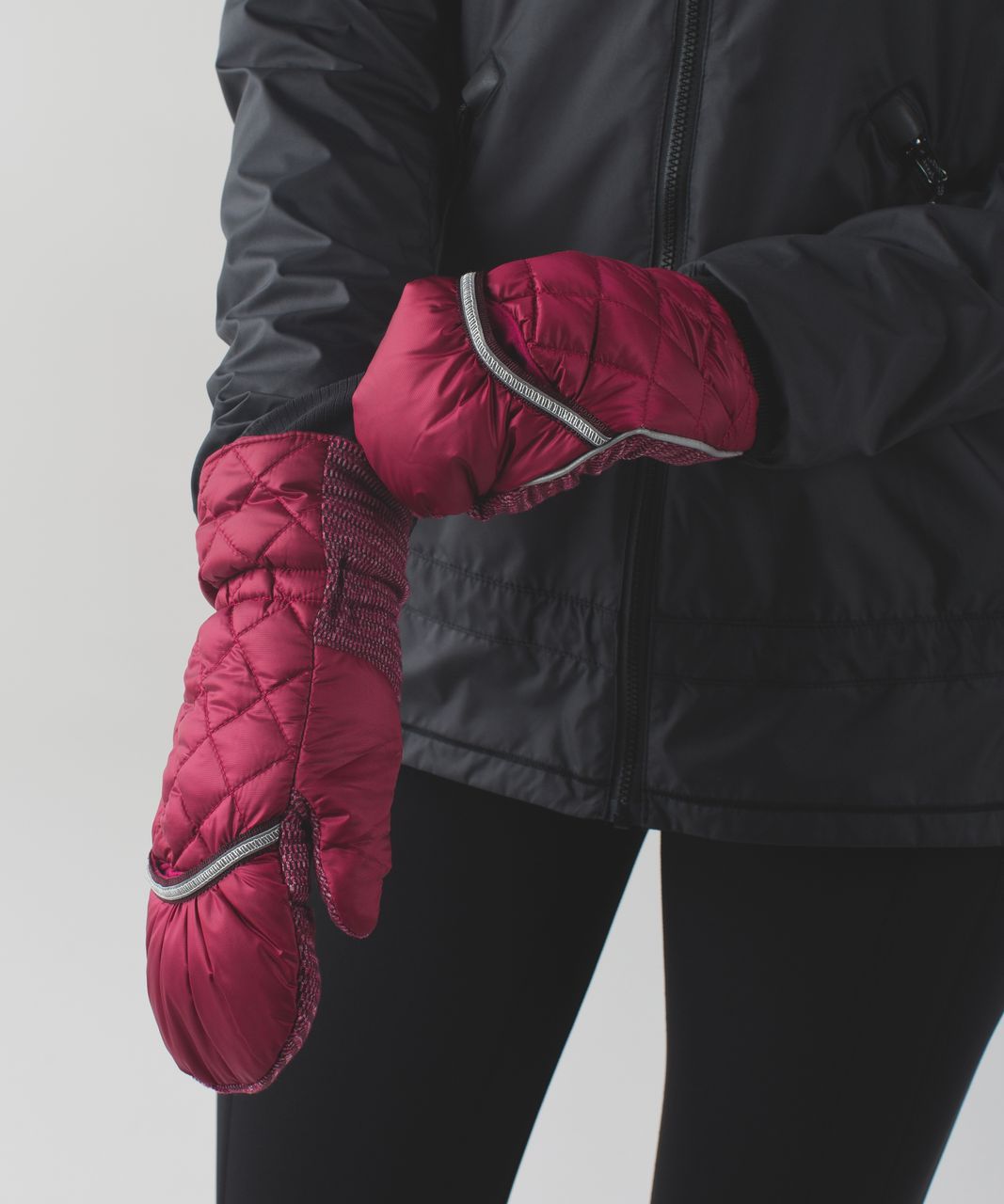 Lululemon Down For A Run Mittens - Berry Rumble / Bordeaux Drama