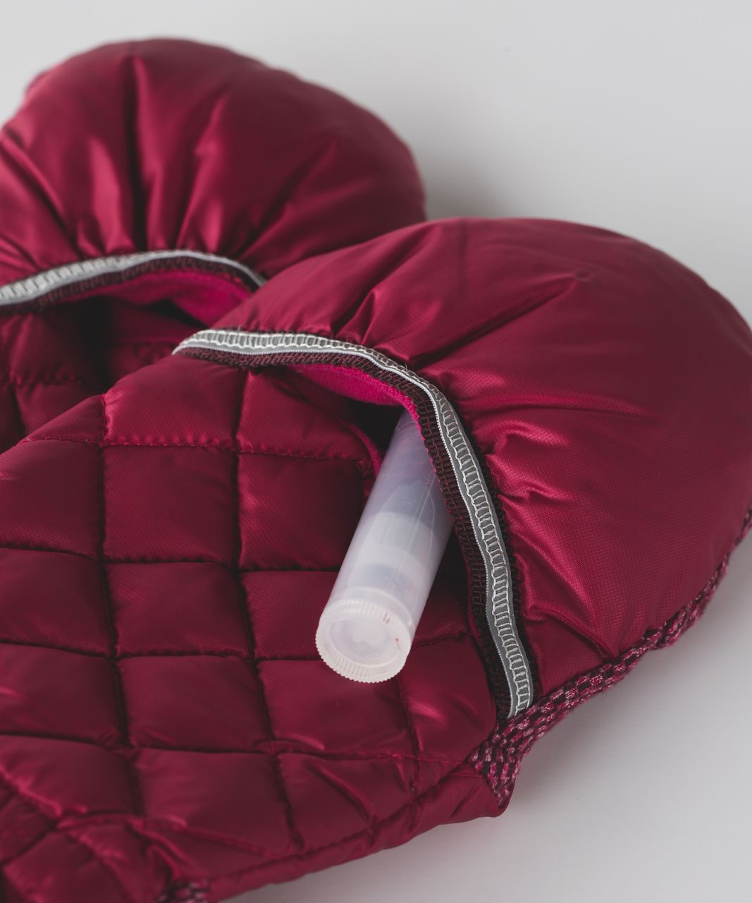 Lululemon Down For A Run Mittens - Berry Rumble / Bordeaux Drama