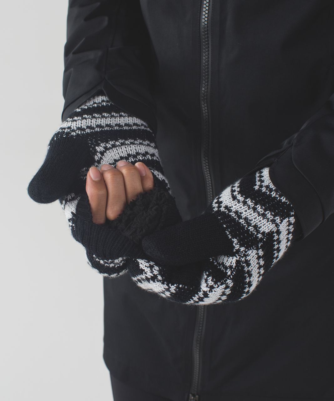 Lululemon Snow Amazing Mittens *Sherpa - Black / White