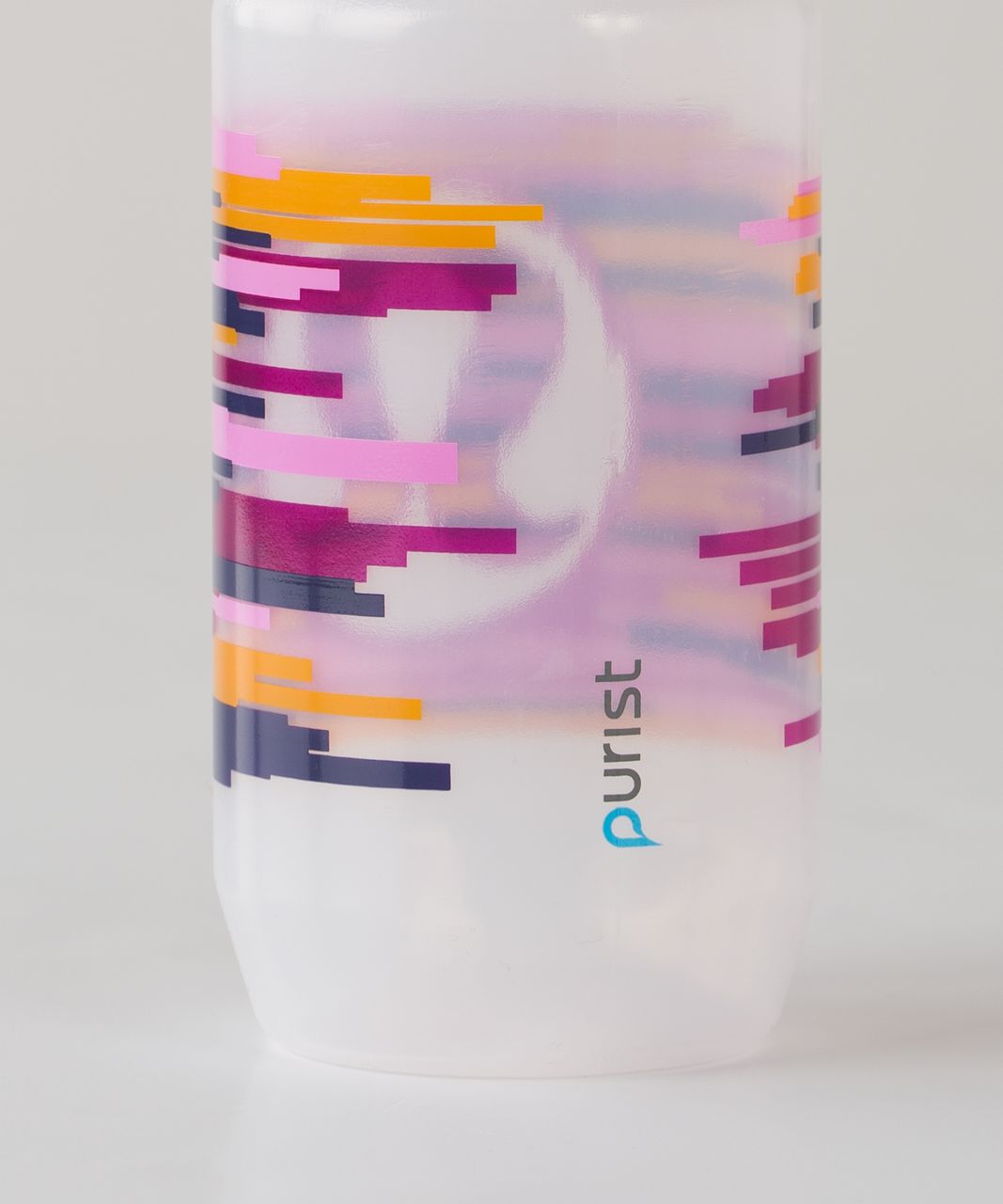 https://storage.googleapis.com/lulu-fanatics/product/23669/1280/lululemon-purist-cycling-water-bottle-pigment-wave-berry-rumble-multi-clear-21317-145553.jpg