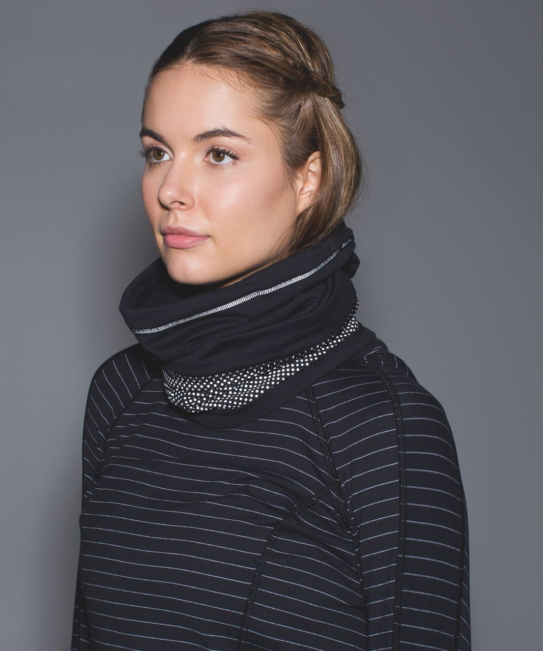 Lululemon Run Fast Neck Warmer *Lights Out - Ravish Reptile Silver Black / Black