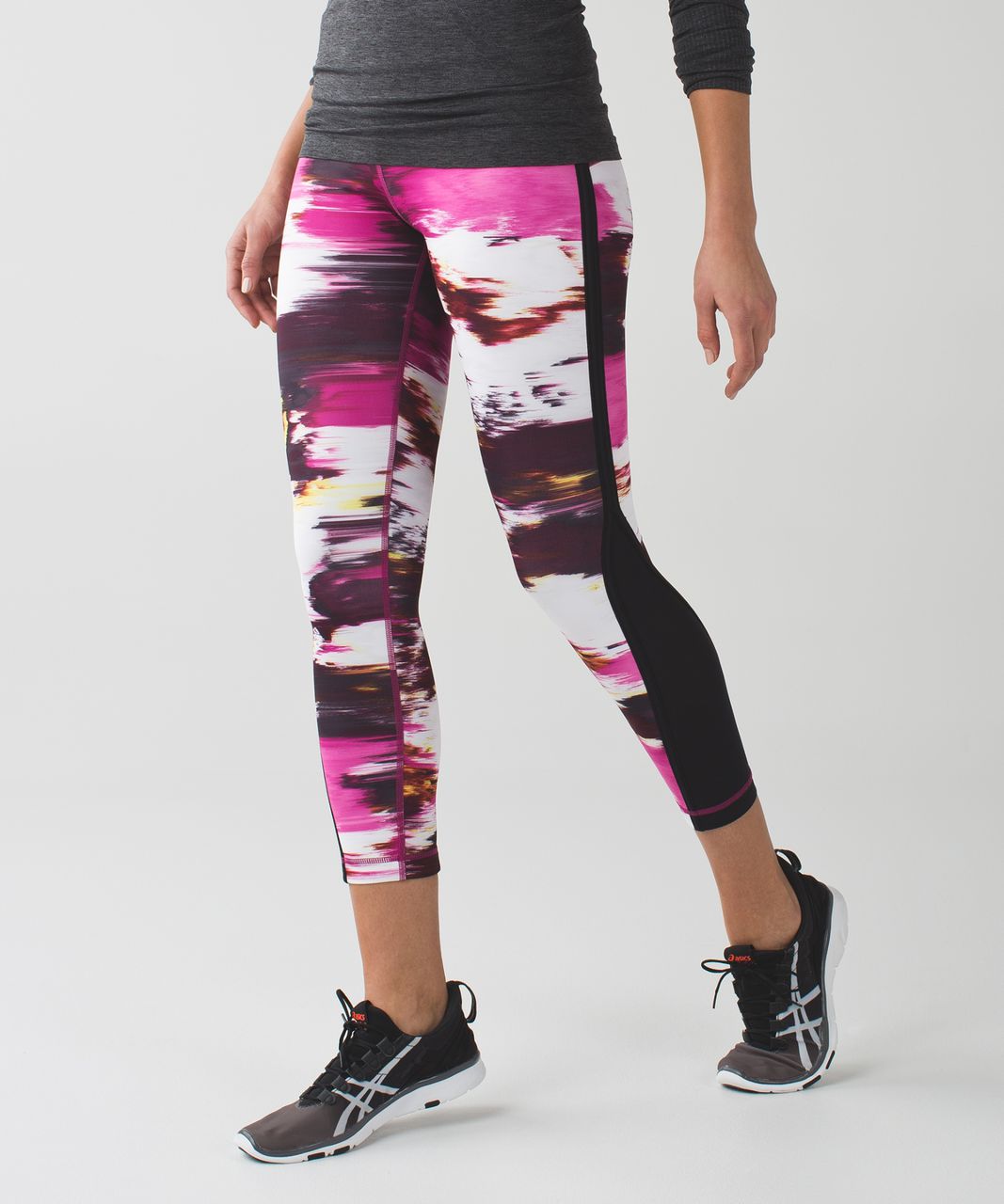 Lululemon Pace Tight *Full-on Luxtreme - Pigment Wind Berry Rumble Multi / Black