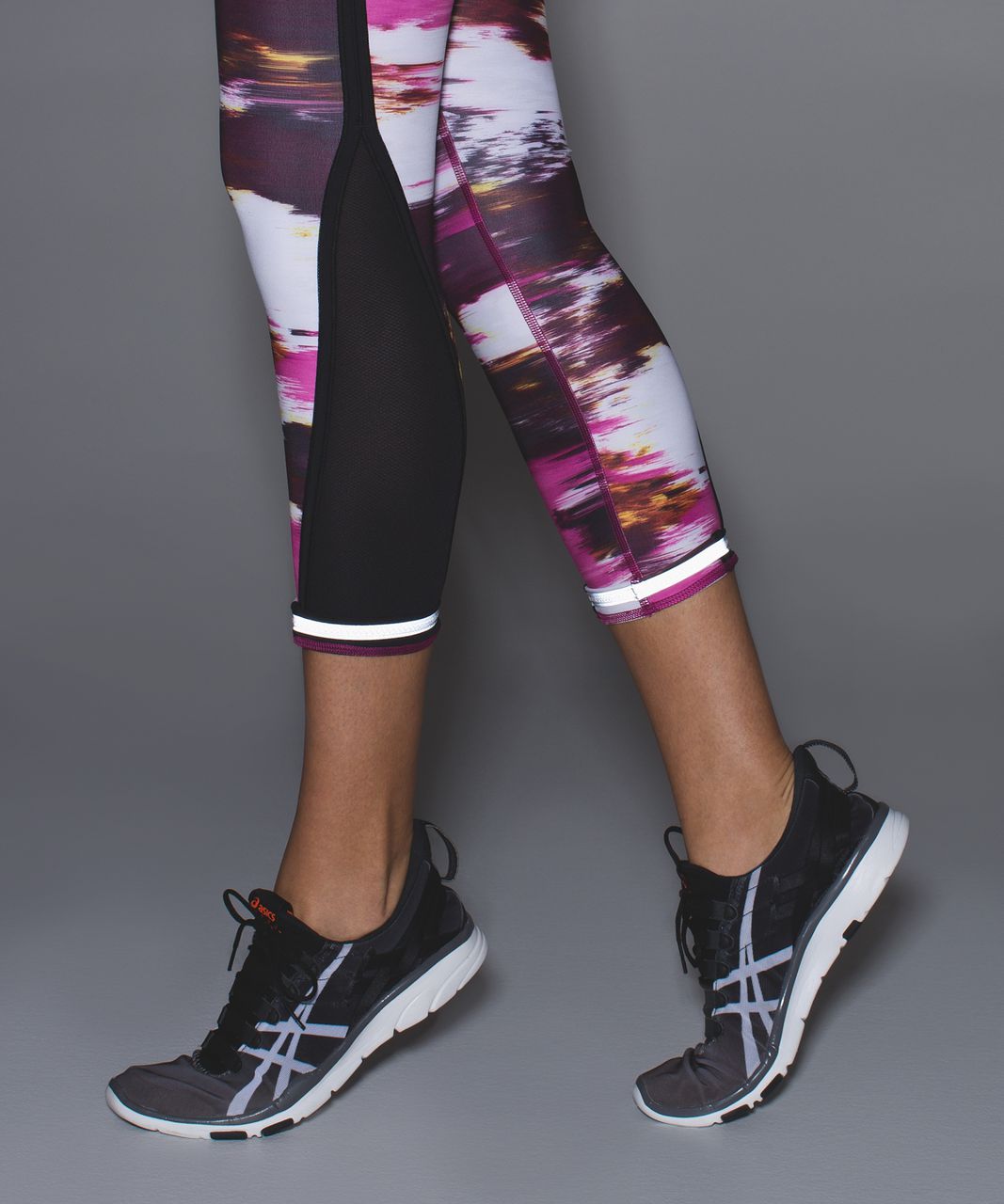 Lululemon Pace Tight *Full-on Luxtreme - Pigment Wind Berry Rumble Multi / Black