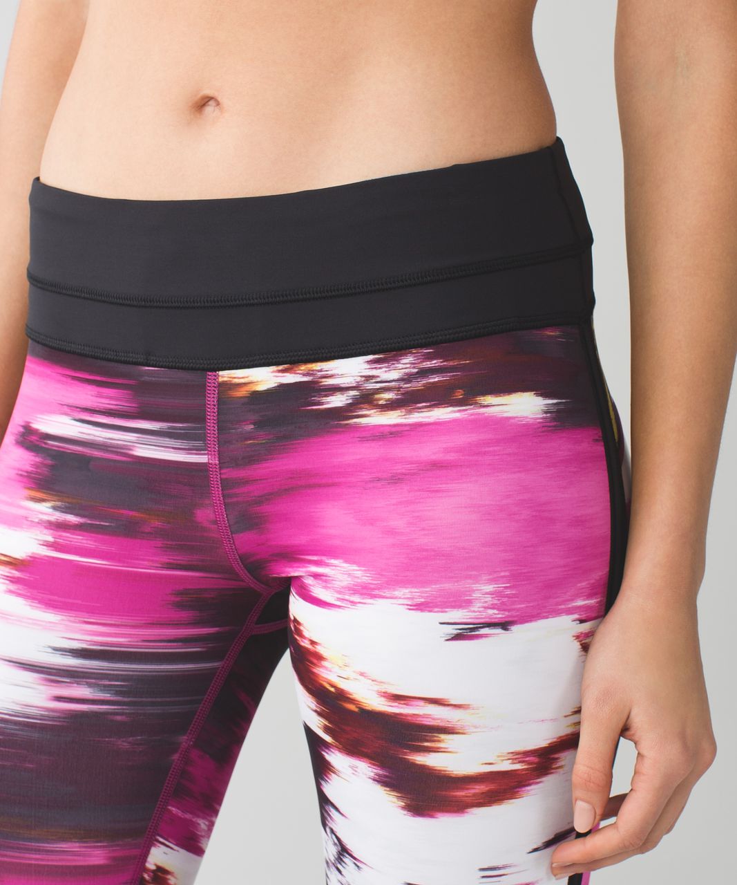 Lululemon Pace Tight *Full-on Luxtreme - Pigment Wind Berry Rumble Multi / Black