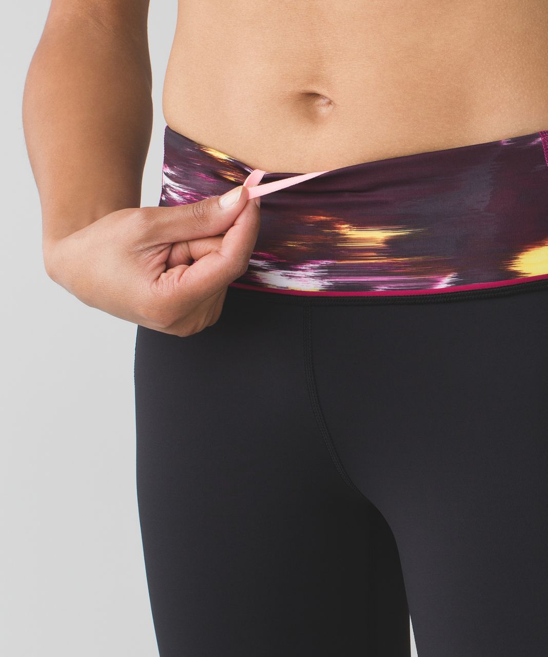 Lululemon Pace Rival Crop pockets Black pink wind berry rumble