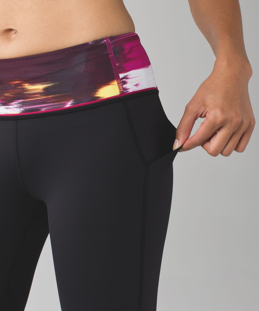 Lululemon Pace Rival Crop pockets Black pink wind berry rumble