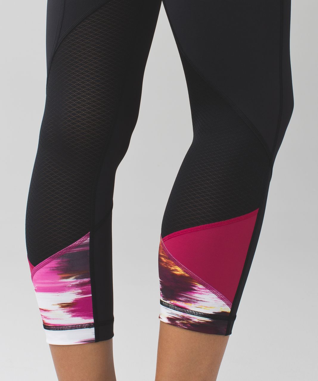 Lululemon Pace Rival Crop Black Pigment Wind Berry Rumble Multi never worn  with drawcord Size 2 - $78 - From Ashley