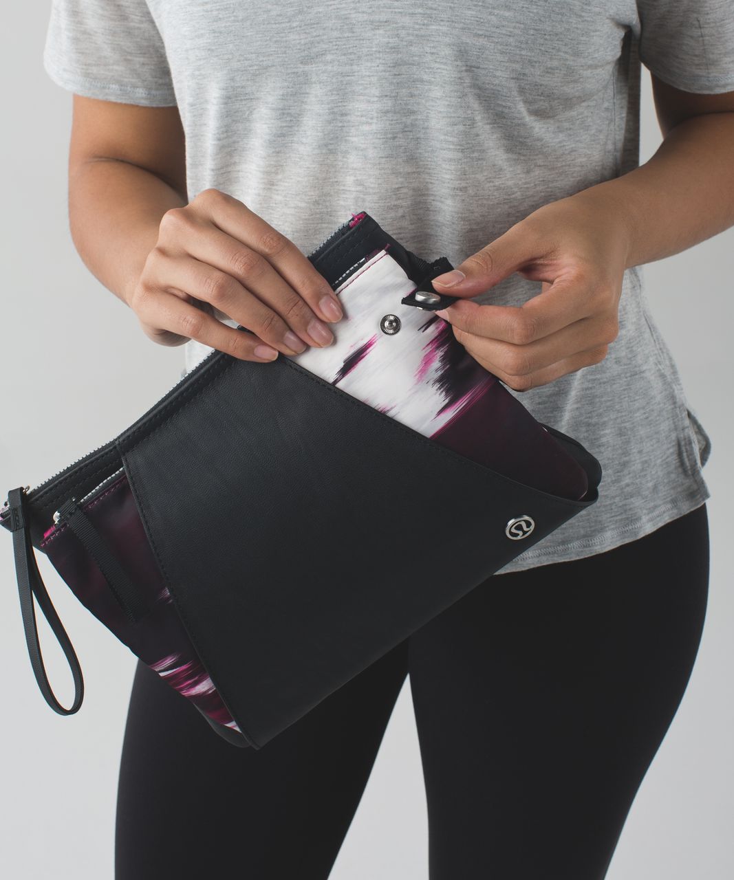 Lululemon In The Present Pouch - Black / Pigment Wind Berry Rumble Multi