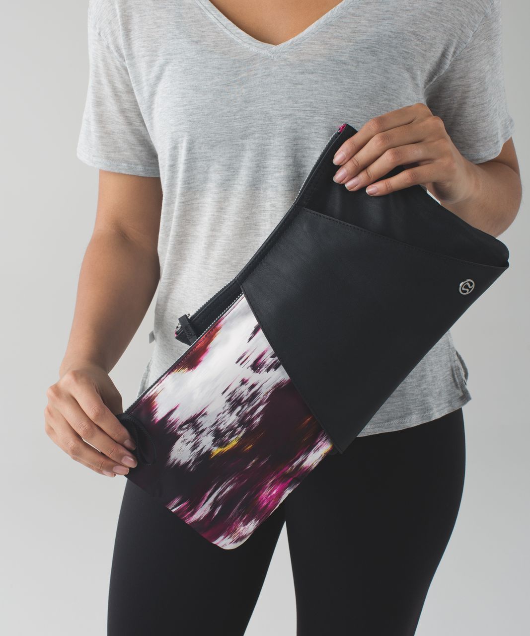 Lululemon In The Present Pouch - Black / Pigment Wind Berry Rumble Multi