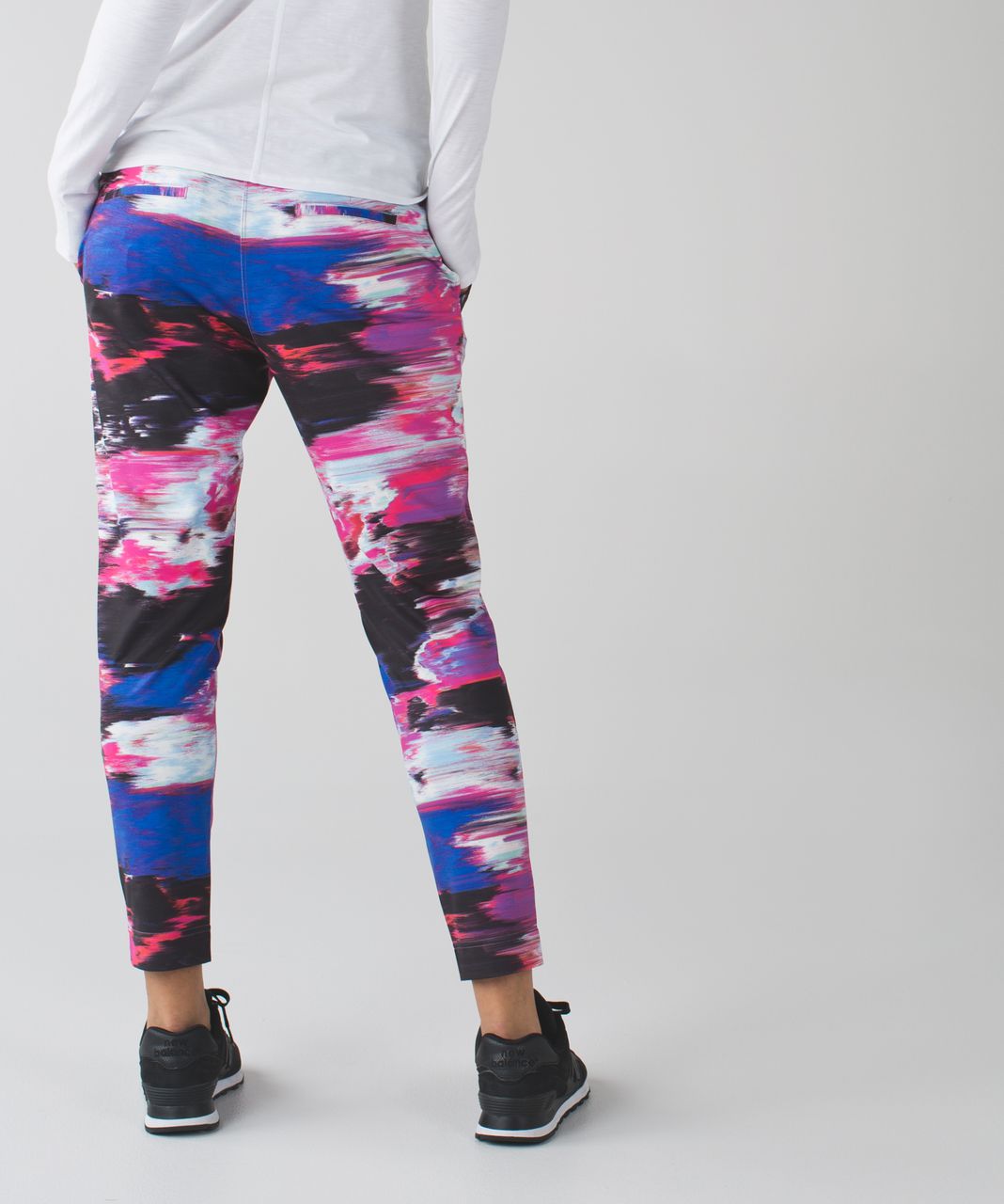 Lululemon Jet Crop *Luxtreme (Slim) - Floral Sport White Multi - lulu  fanatics