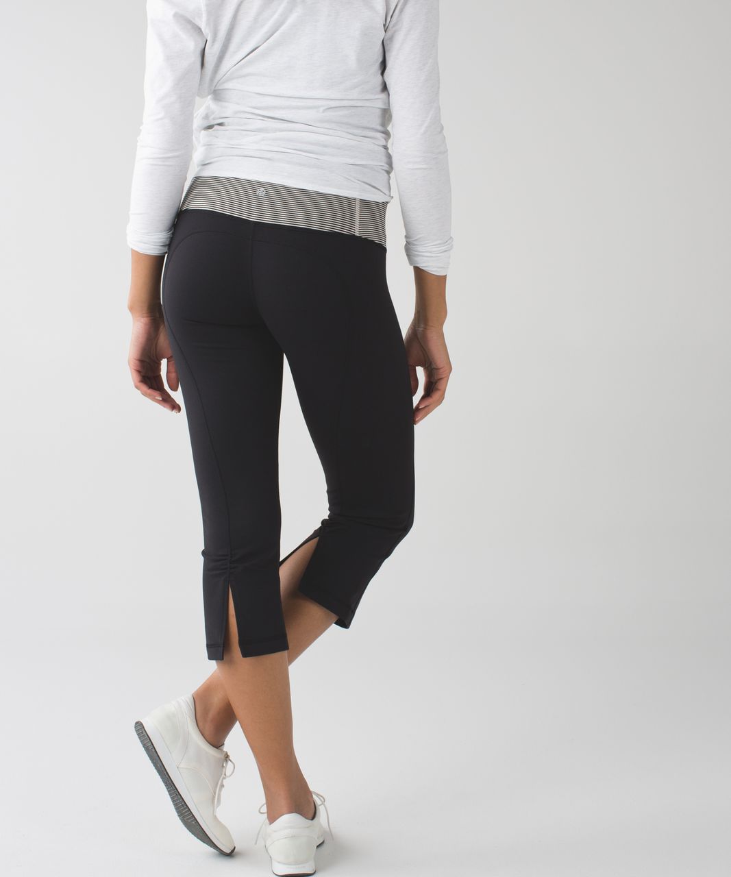 Lululemon Gather & Crow Crop Black Size 8