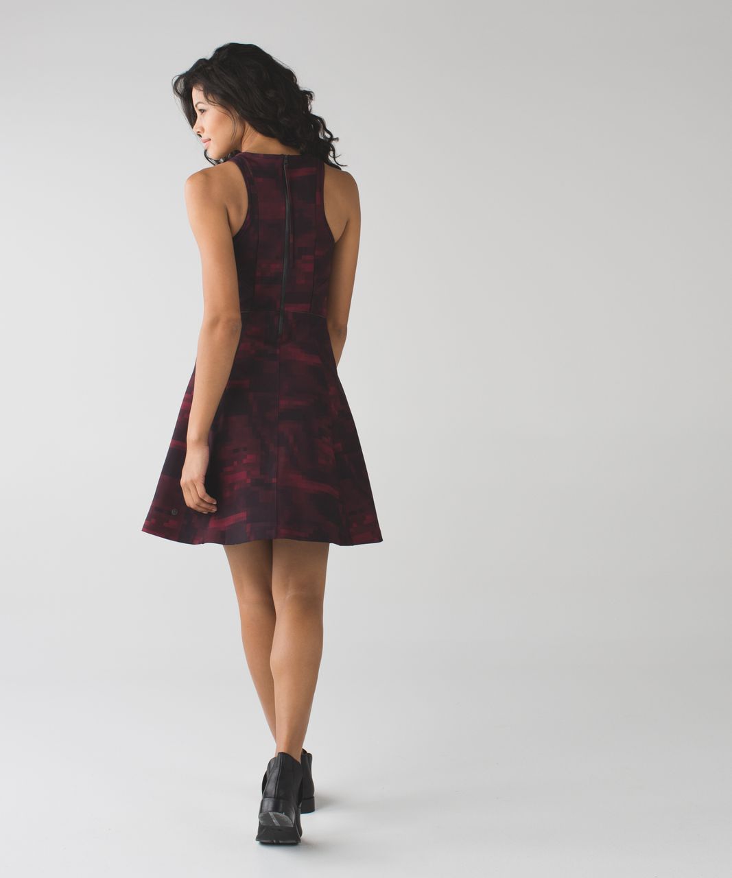 Lululemon &go 'Til Dawn Dress - Mini Domo Pixel Berry Rumble Black / Black